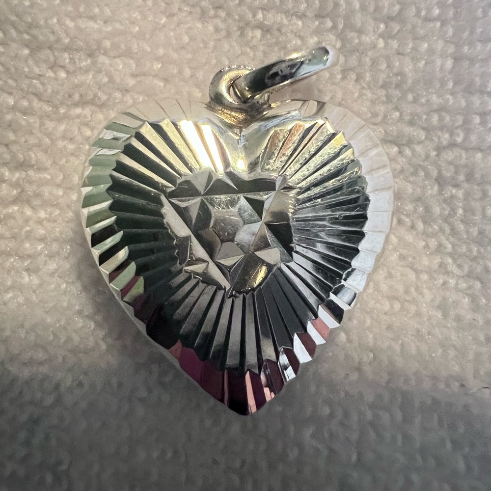 Elegant heart pendant with "diamond cut" facets & geometric lines